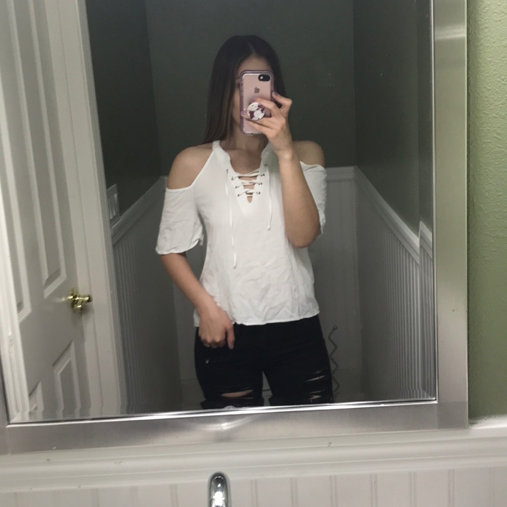 Cold shoulder blouse (white)